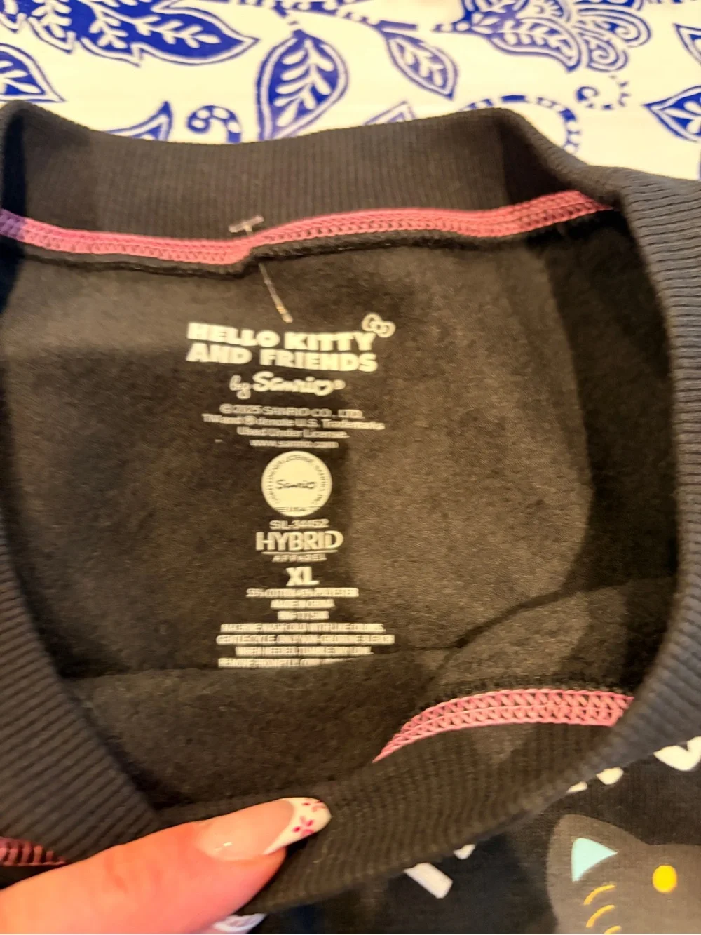 NWOT Women’s XL Hello Kitty Halloween Hybrid Graphic Sweatshirt - Picture 3 of 5